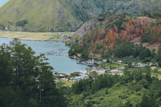 View perkampungan lembah One One danau lut tawar dari puncak Bur Gayo, Takengon Aceh Tengah. Aceh.