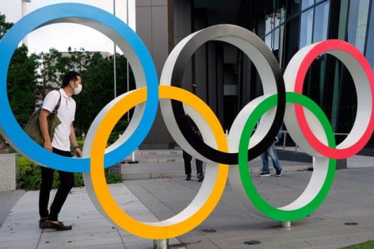 Monumen cincin olimpiade dekat stadion nasional Tokyo.©The Guardian