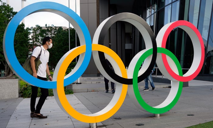 Monumen cincin olimpiade dekat stadion nasional Tokyo.©The Guardian