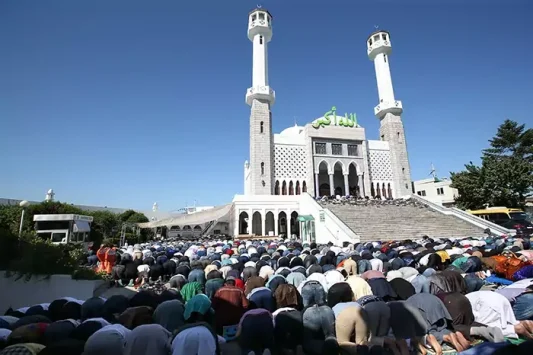 Muslim Korea salat Idul Adha di Masjid Pusat Seoul. Foto: Korea.net