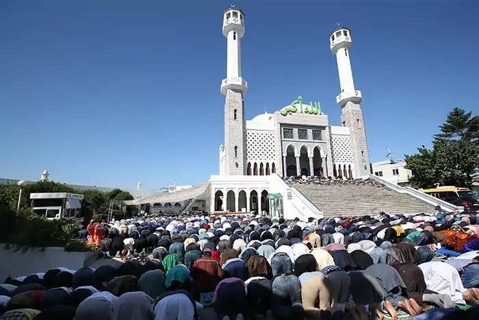 Muslim Korea salat Idul Adha di Masjid Pusat Seoul. Foto: Korea.net