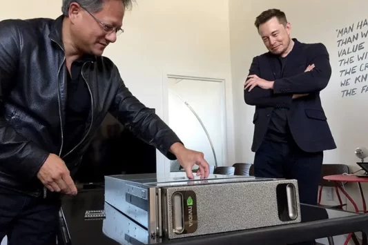 Jensen Huang menyerahkan langsung superkomputer AI DGX 1 kepada Elon Musk salah satu pendiri OpenAI, Agustus 2016. (© Elon Musk on X / Twitter)